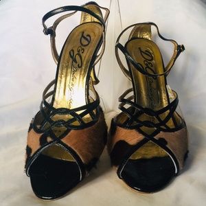 DOLCE & GABBANA LEATHER KITTEN HEEL SANDALS EU 40